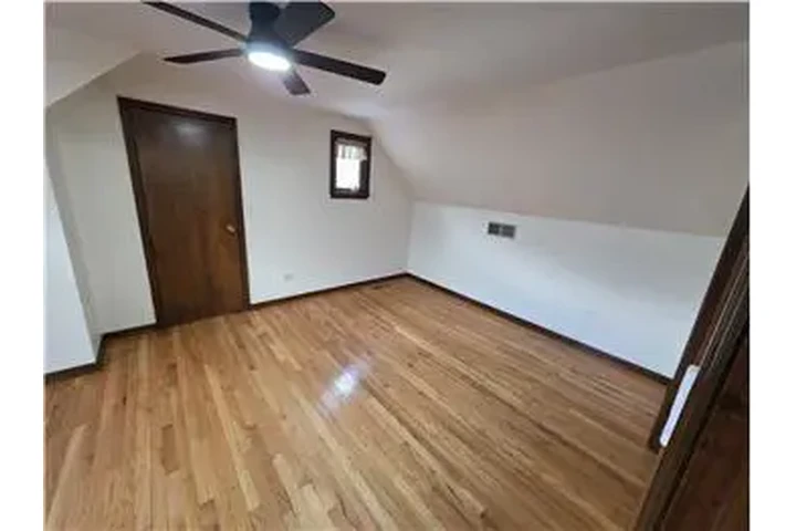 $3200 : Rental property with 3 bedro image 8