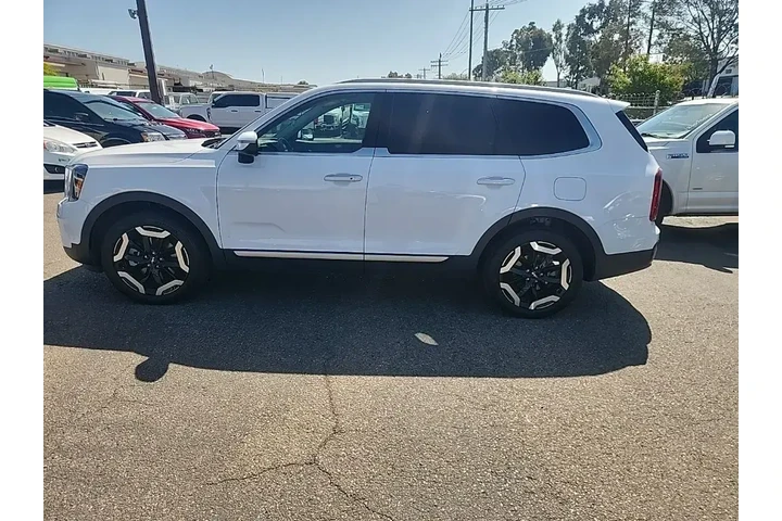 $32991 : Kia Telluride 2023 S 4dr SUV image 8