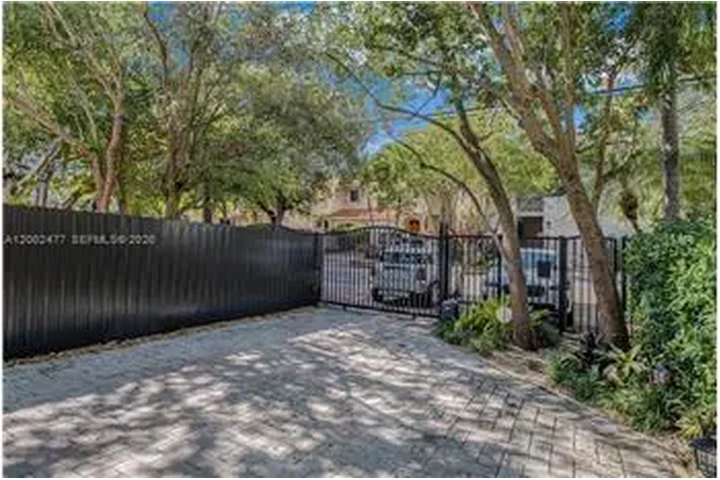 $9900 : Rental property with 3 bedro image 2