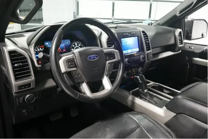 $32500 : Ford F-150 2019 4x4 Lariat 4 image 9