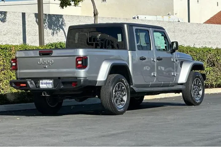 $28595 : Jeep Gladiator 2020 4x4 Over image 4