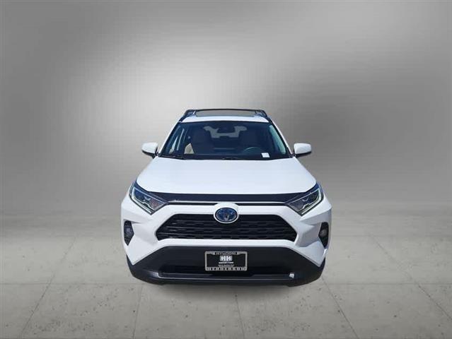 $27988 : Pre-Owned 2020 Toyota RAV4 Hy image 8
