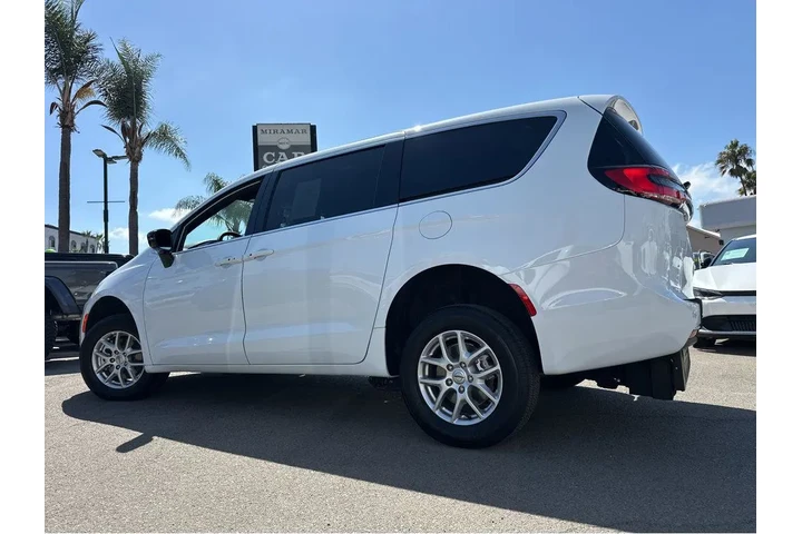 $49997 : 2024 Pacifica Touring BraunAb image 8