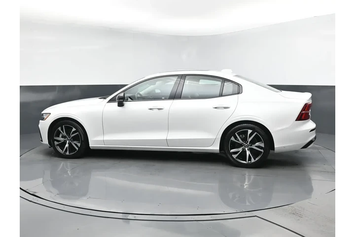 $22426 : Volvo S60 2024 B5 Core Dark image 4