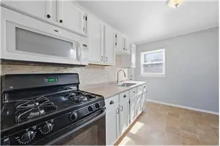 $1000 : Rental property with 2 bedro image 10