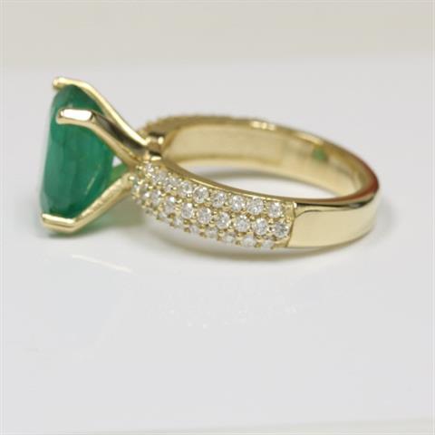$3485 : Shop Oval Cut Emerald Ring image 2