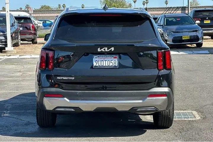 $31819 : Kia Sorento 2025 S 4dr SUV image 5