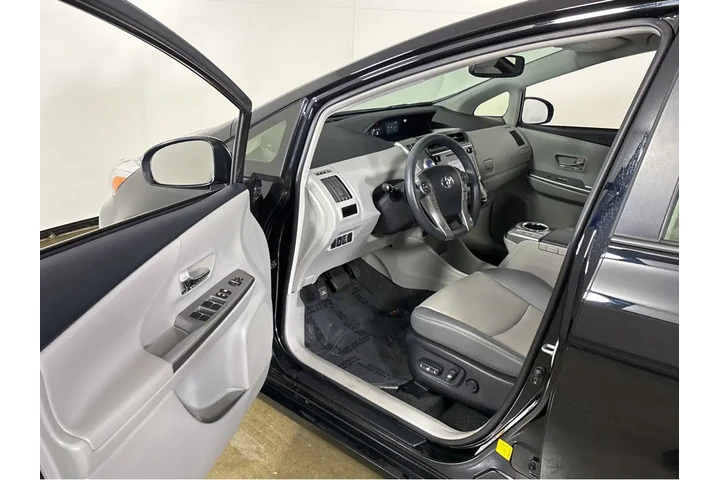 $20000 : Silver Certified2015 Prius v image 2