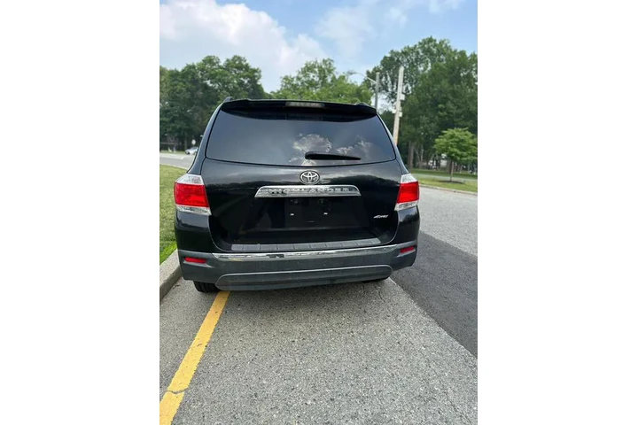 $10995 : Used 2012 Highlander 4WD 4dr image 7