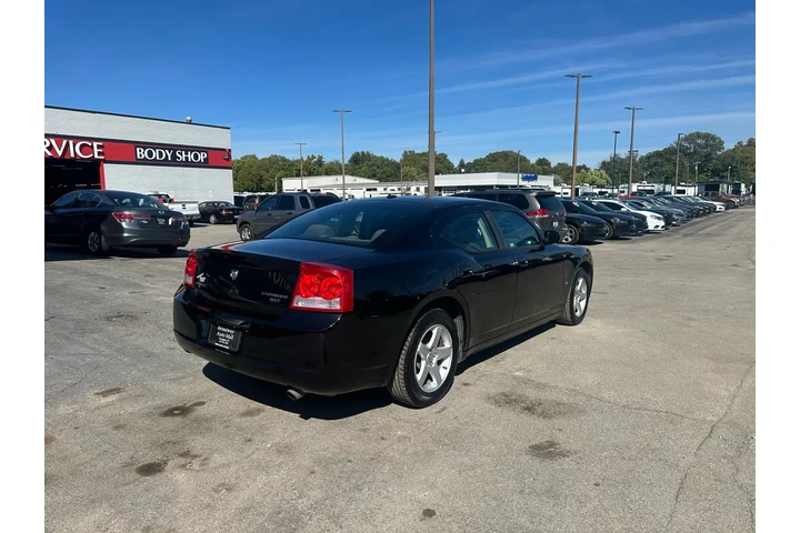 2010 Charger 4dr Sdn SXT RWD image 2