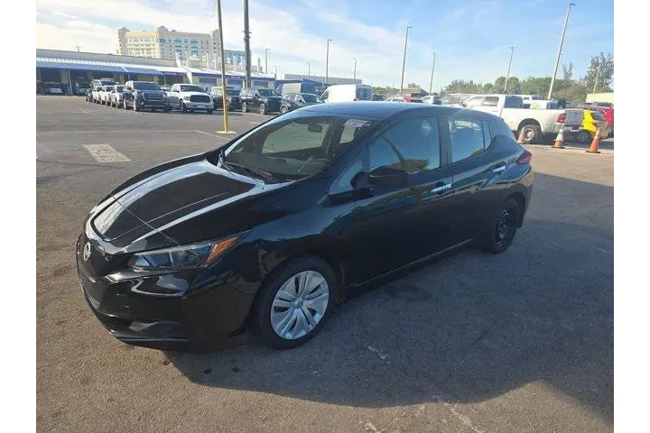 $9988 : Nissan LEAF 2023 S 4dr Hatch image 1