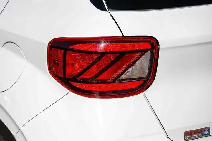 $18492 : Hyundai VENUE 2023 Limited 4 image 10