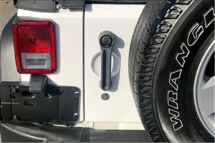 $15555 : Jeep Wrangler Unlimited 2017 image 9