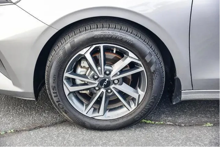 $17888 : Kia Forte 2024 LXS 4dr Sedan image 9