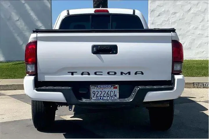 $20985 : Toyota Tacoma 2018 4x2 SR5 4 image 4