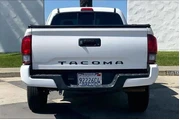 $20985 : Toyota Tacoma 2018 4x2 SR5 4 thumbnail