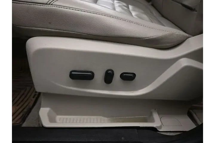 $12690 : Ford C-MAX Energi 2016 SEL 4 image 10