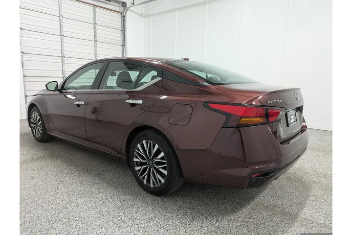 $21897 : Nissan Altima 2024 2.5 SV 4d image 6