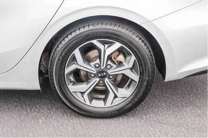 $14995 : Kia Forte 2021 FE 4dr Sedan image 8