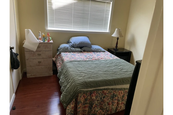 $800 : Recamara Amueblada image 3