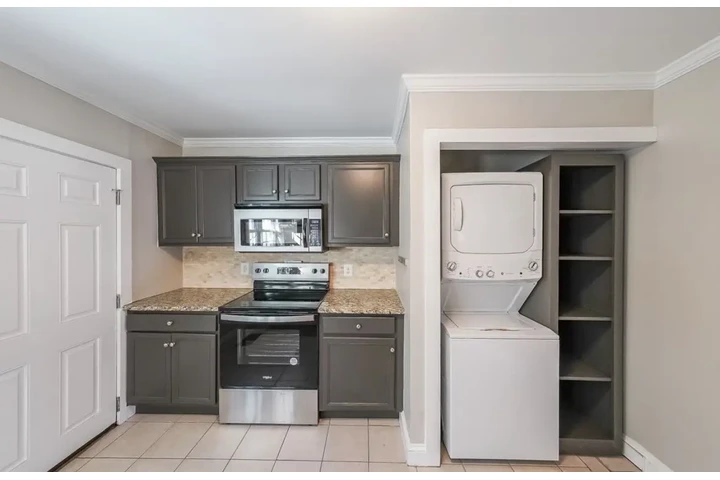 $1200 : 2Bed 2Bath Home in Atlanta, GA image 5