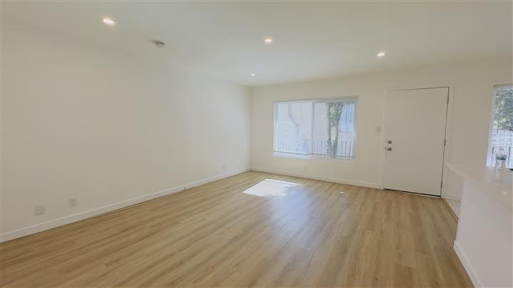 $2850 : MID WILSHIRE 2 RECÁMARAS image 3