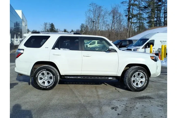 $31690 : Toyota 4Runner 2020 4x4 SR5 image 2