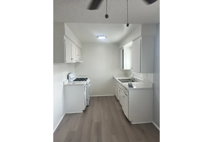 $1795 : Apt for rent image 3