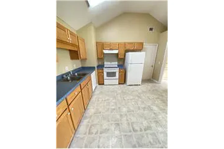 $1900 : Rental property with 3 bedro image 6