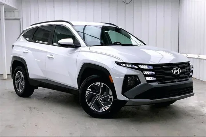 $28490 : Hyundai TUCSON Hybrid 2025 A image 1