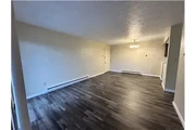 $750 : Rental property with 2 bedro thumbnail
