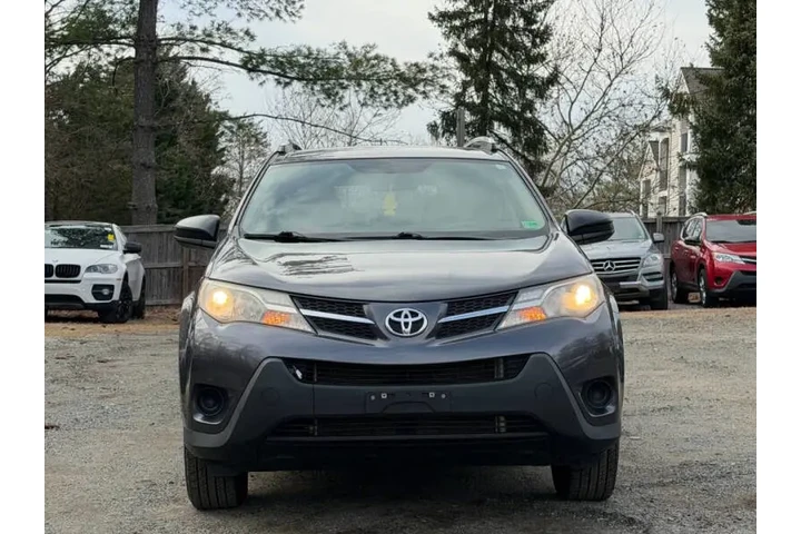 $13548 : 2015 RAV4 LE image 3