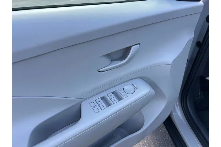 $19997 : Hyundai KONA 2024 SEL 4dr Cr image 10