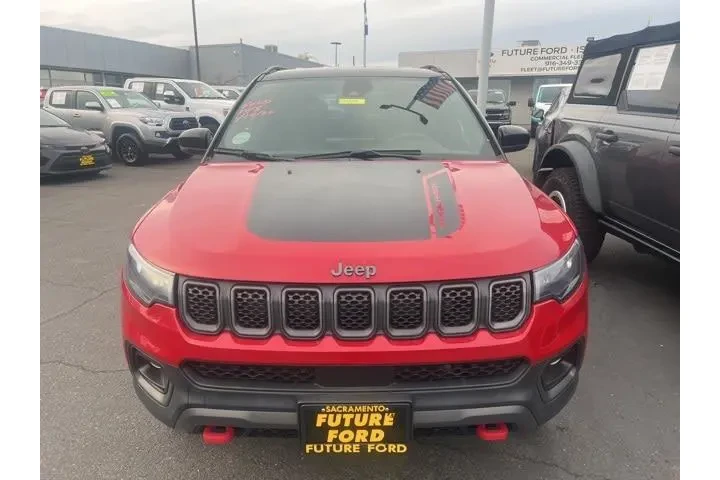 $25988 : Jeep Compass 2023 4x4 Trailh image 2