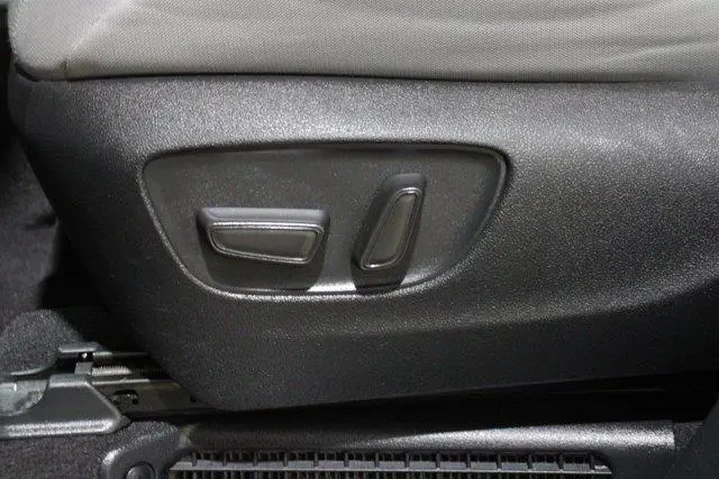 $39998 : Toyota Sienna 2025 LE 8-Pass image 4