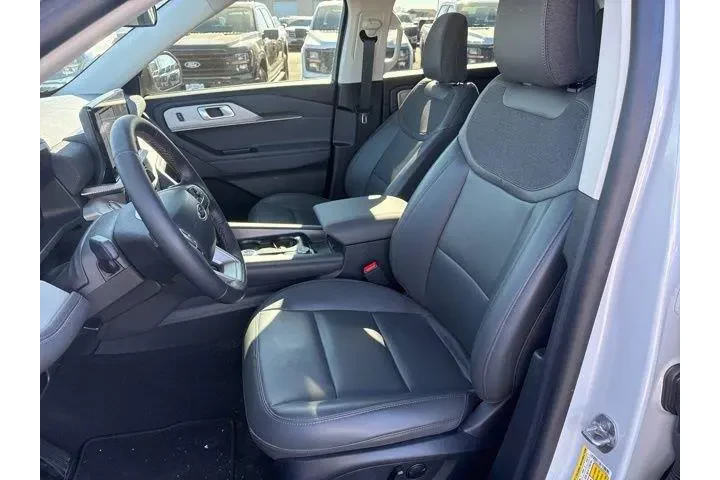 $40000 : Ford Explorer 2025 AWD Activ image 9
