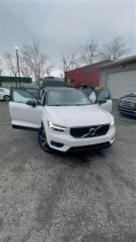 $28499 : 2022 Volvo XC40 image 1