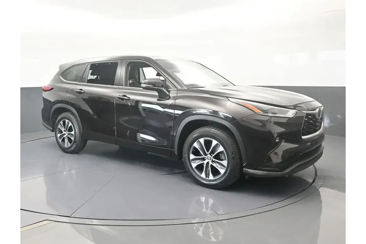 $25489 : Toyota Highlander 2021 XLE 4 image 8