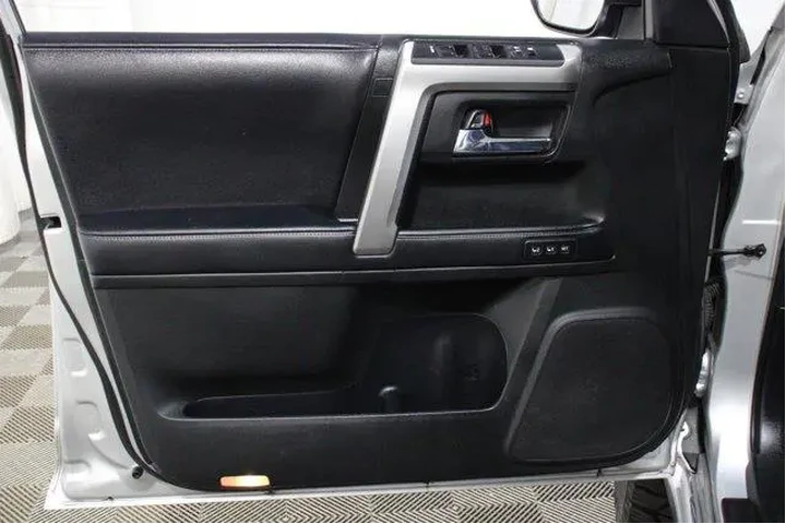 $29998 : Toyota 4Runner 2018 AWD Limi image 6