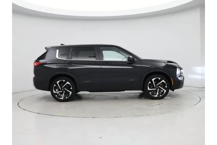 $25998 : Mitsubishi Outlander 2023 SE image 7