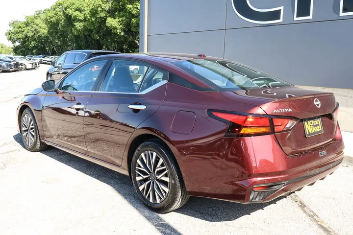 $20587 : 2024 Altima 2.5 SV Sedan image 6