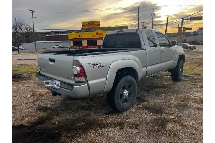 $15995 : 2010 Tacoma V6 image 5