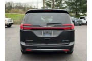 $27983 : Chrysler Pacifica Plug-In Hy thumbnail