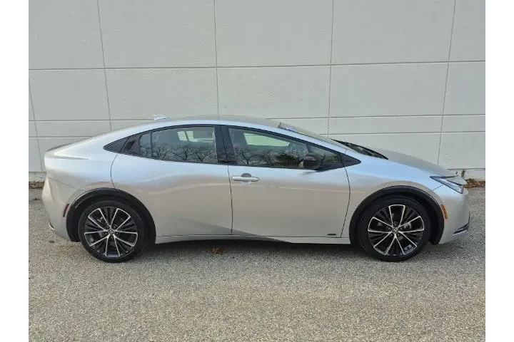 $29990 : Toyota Prius 2024 AWD Limite image 5