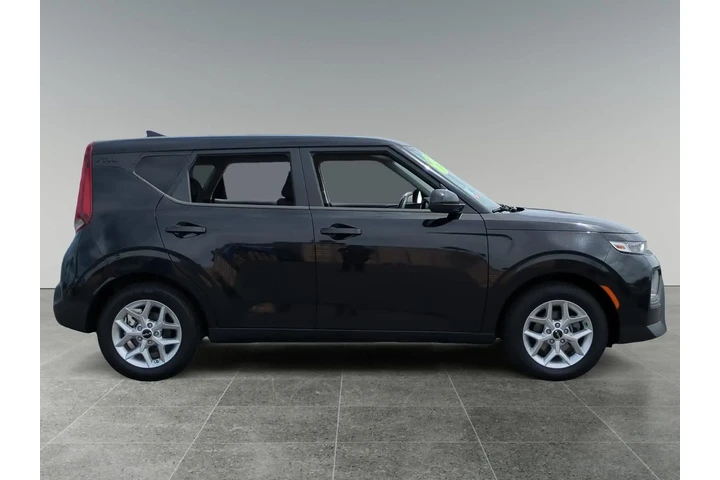 $16900 : Kia Soul 2022 S 4dr Crossove image 6