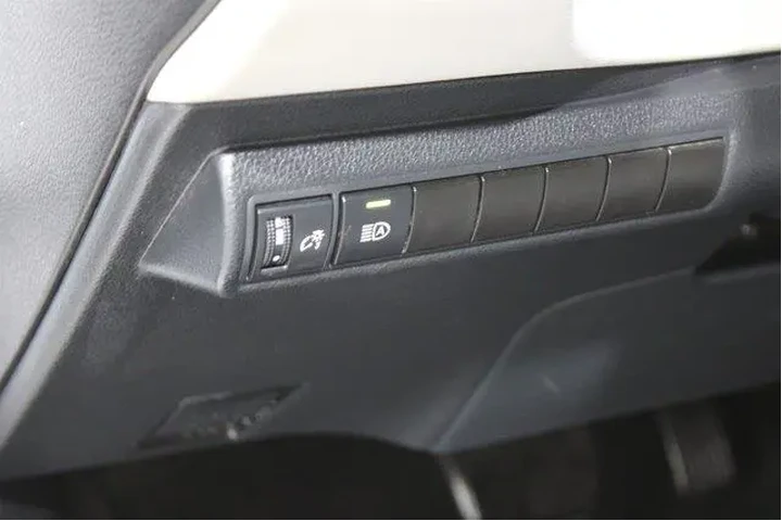 $21962 : Toyota Corolla 2024 LE 4dr S image 8