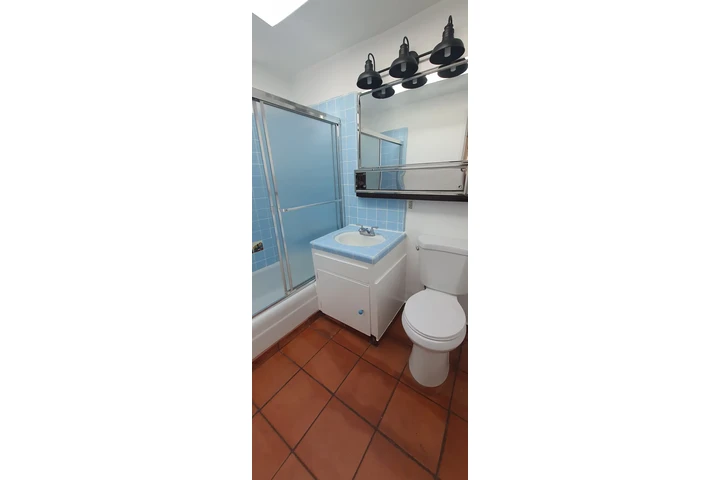 $1350 : ESTUDIO WEST HOLLYWOOD image 6