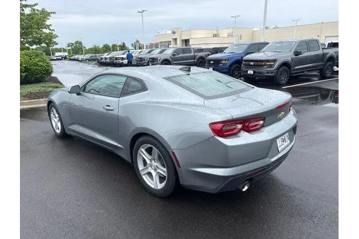 $29000 : Chevrolet Camaro 2023 LT 2dr image 4