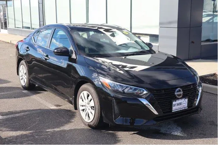 $17227 : Nissan Sentra 2025 S 4dr Sed image 3