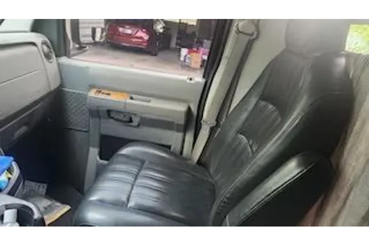 $13464 : Ford E-Series 2017 E-350 SD image 8